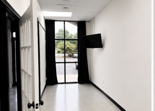 10 × 20 suite interior