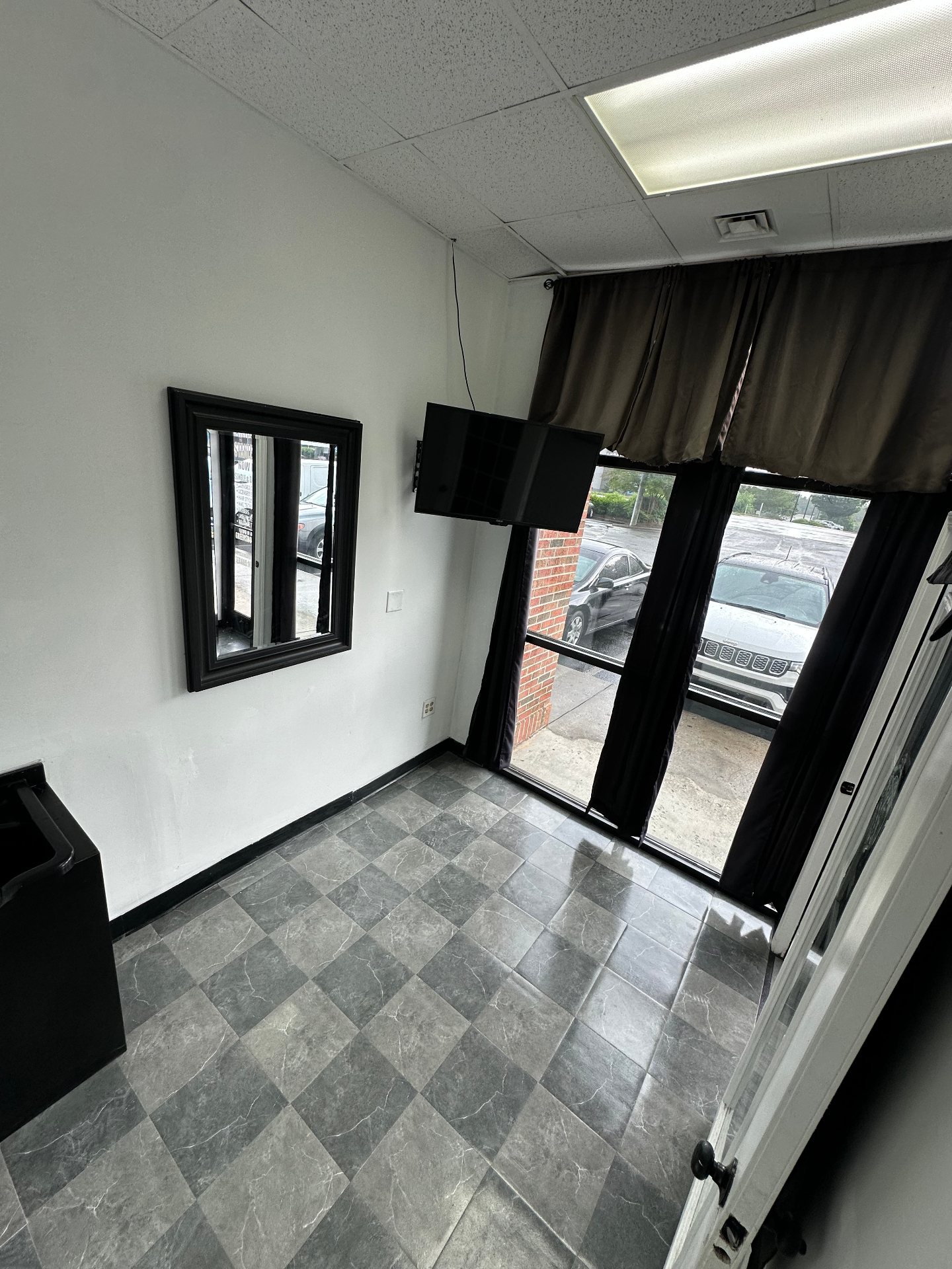 10 × 12 suite interior